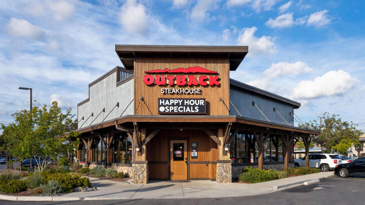 outback steakhouse happy hour menu USA 2026 – appetizers and drinks on the table