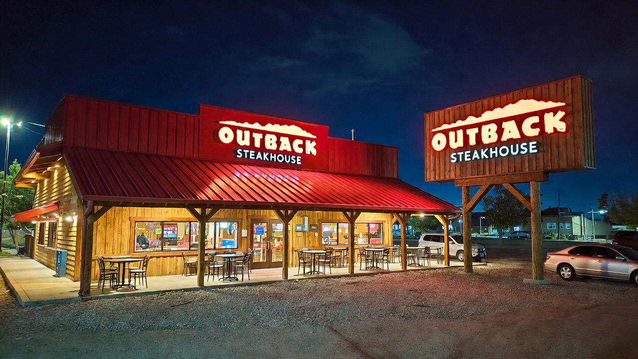 Outback Steakhouse Fremont 2026 – Exterior view of the bustling Stevenson Blvd location in California